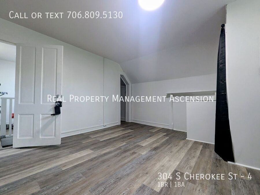 304 S Cherokee St #4 - Photo 5 of 9