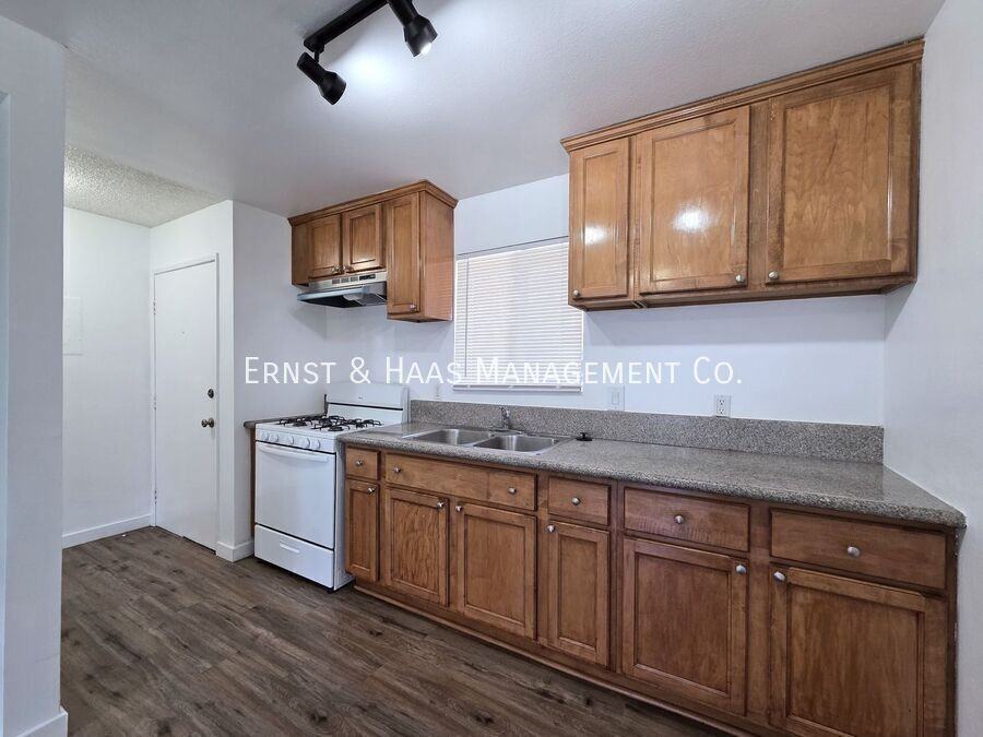 6673 Hammond Ave #E - Photo 5 of 17