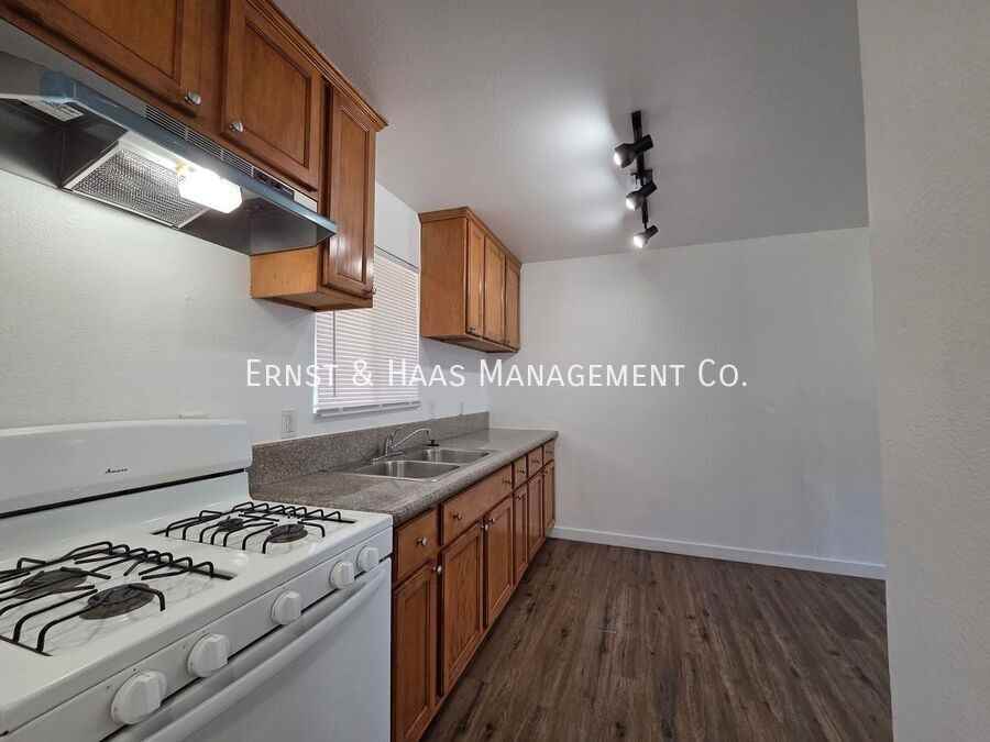 6673 Hammond Ave #E - Photo 6 of 17