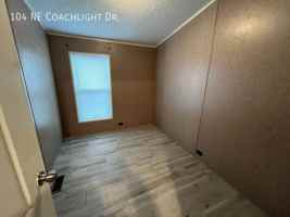 featured image of 104 Ne Coachlight Dr