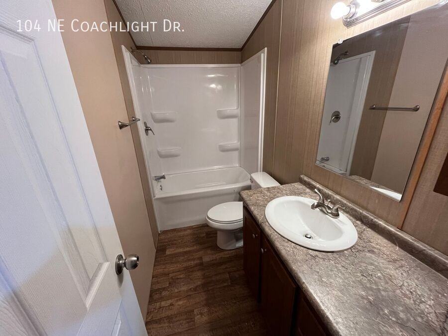 104 Ne Coachlight Dr - Photo 3 of 6