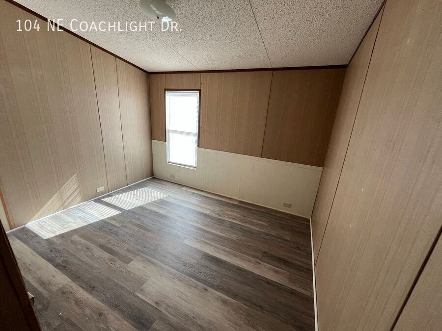 104 Ne Coachlight Dr - Photo 5 of 6