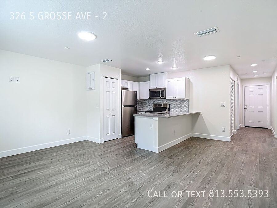 326 S Grosse Ave #2