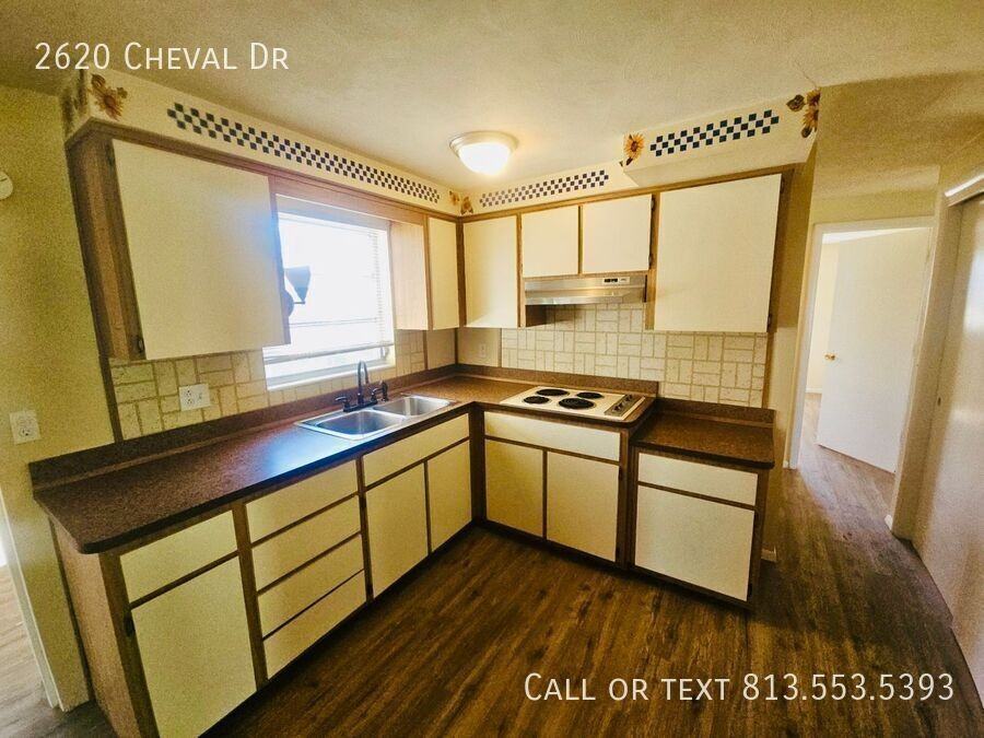 2620 Cheval Dr - Photo 5 of 37