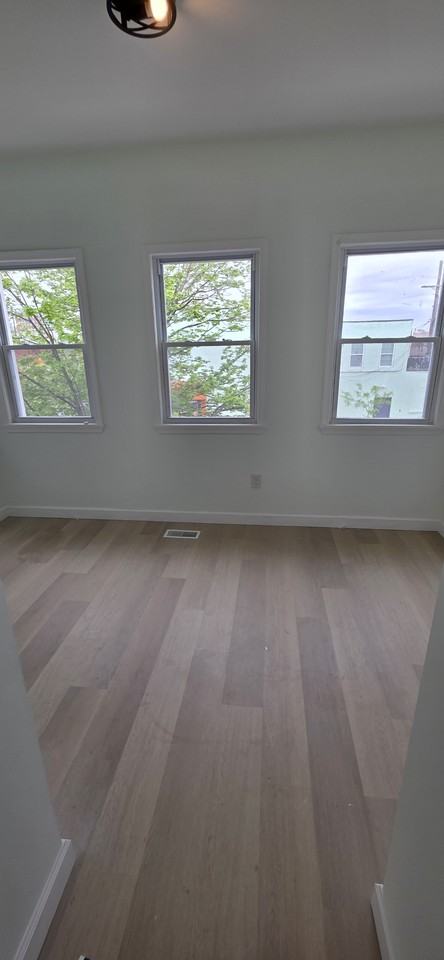 1103 N Patterson Park Ave - Photo 5 of 13