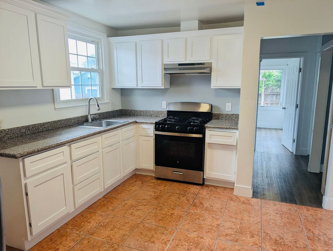 2539 17th St - Photo 2 of 14