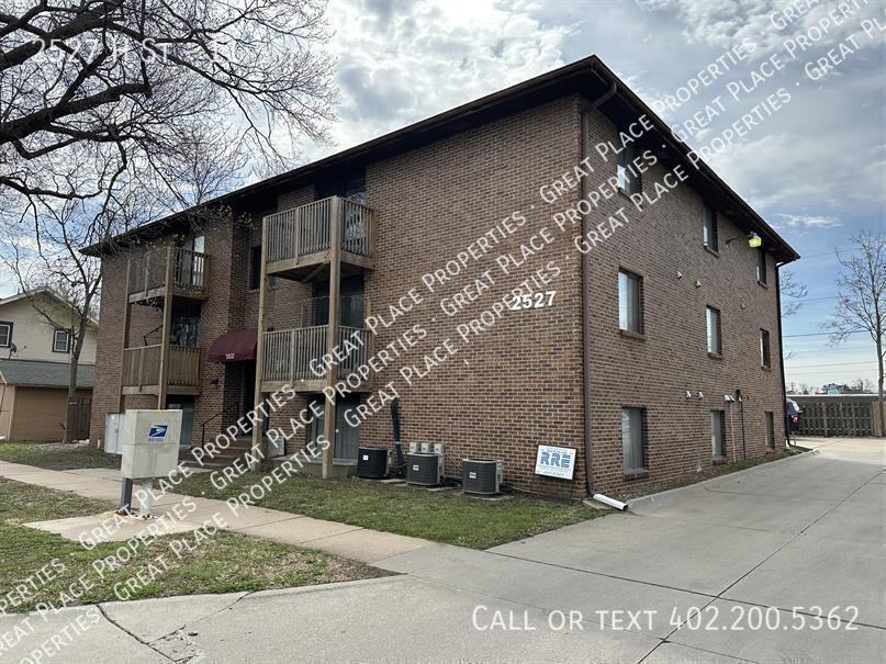 2527 H St #11 - Photo 2 of 19