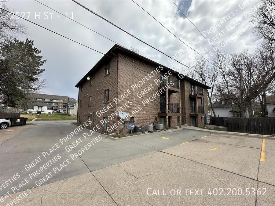 2527 H St #11 - Photo 7 of 19