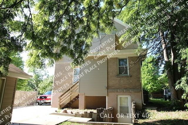 2042 E St - Photo 2 of 12