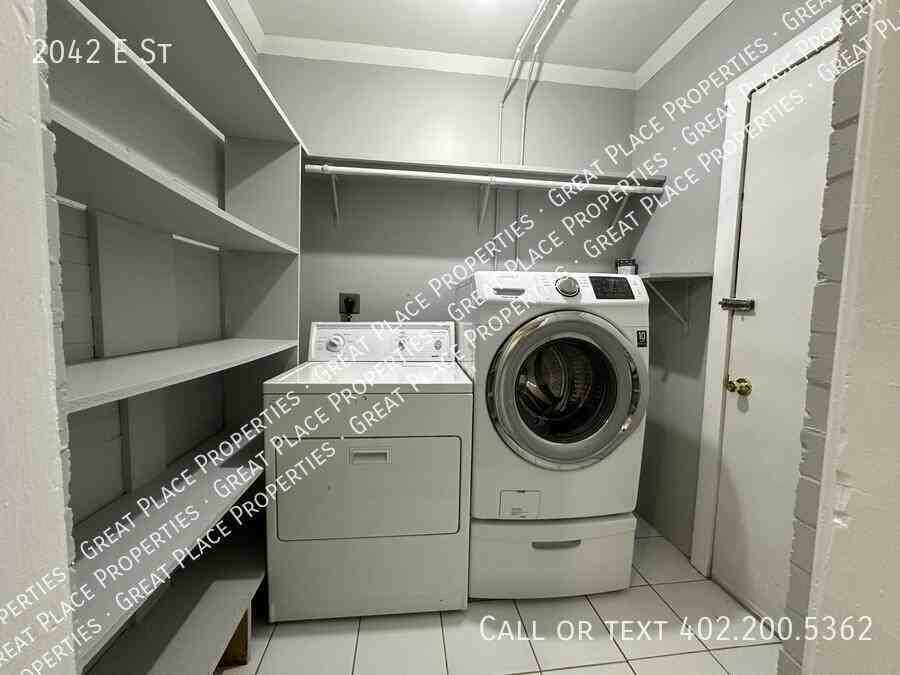 2042 E St - Photo 3 of 12