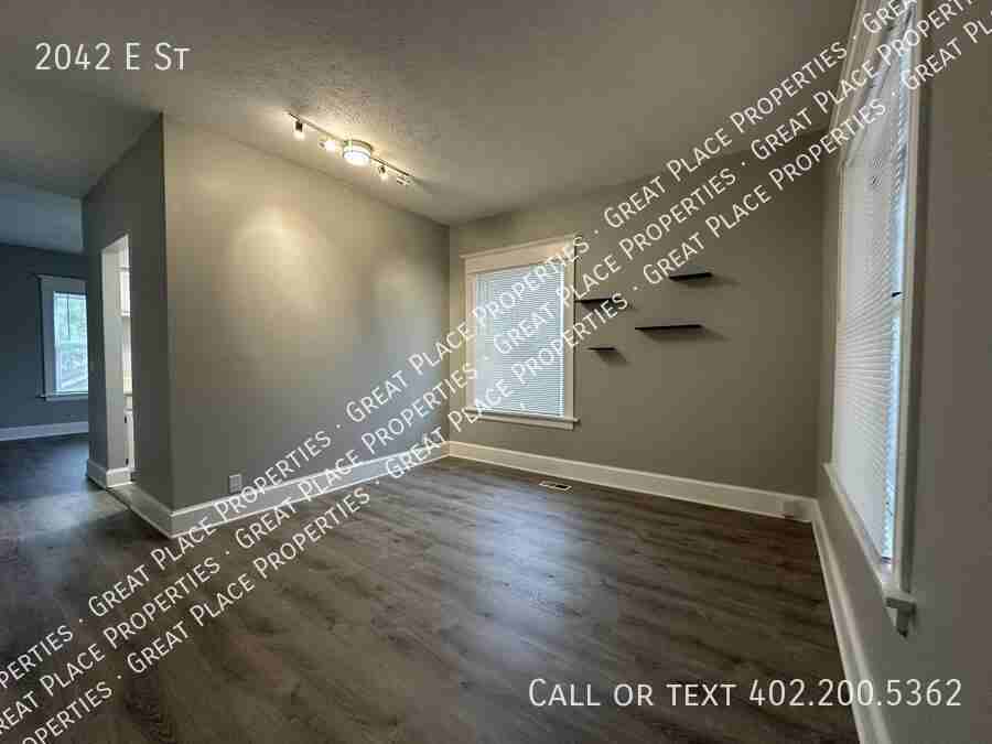 2042 E St - Photo 5 of 12