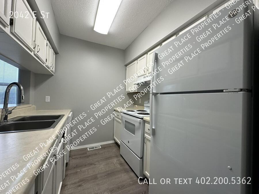 2042 E St - Photo 6 of 12