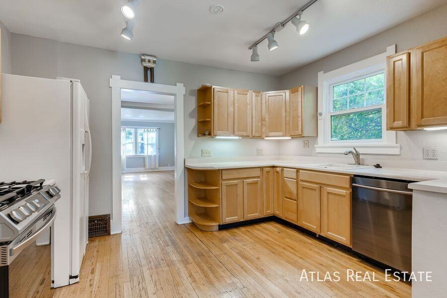 1365 S Humboldt St - Photo 3 of 31