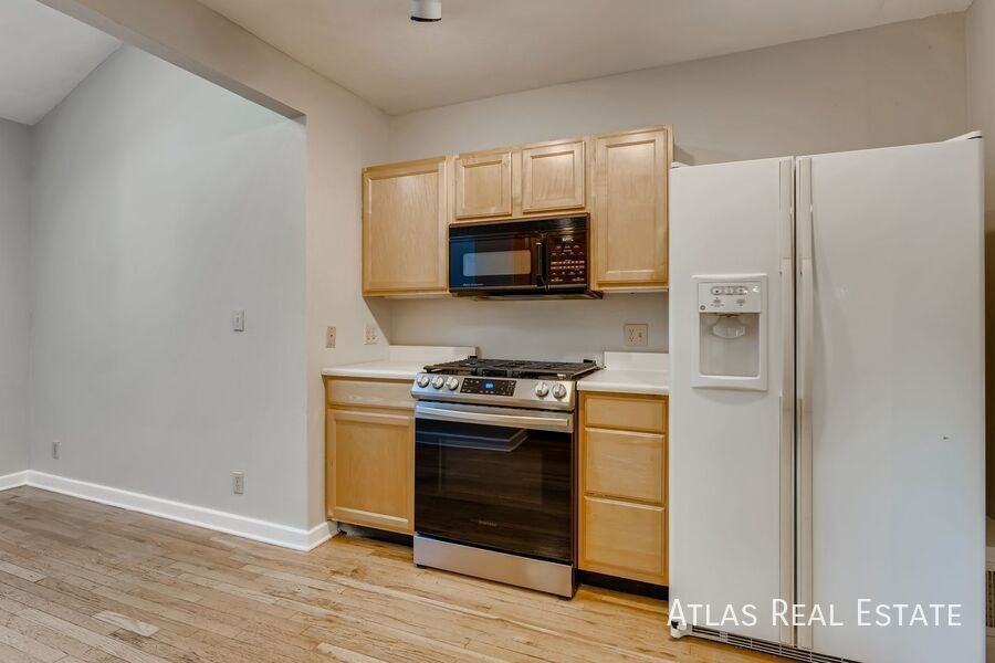 1365 S Humboldt St - Photo 4 of 31