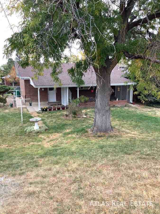 640 E Easter Ave - Photo 3 of 39