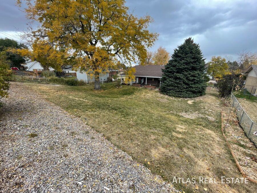 640 E Easter Ave - Photo 4 of 39