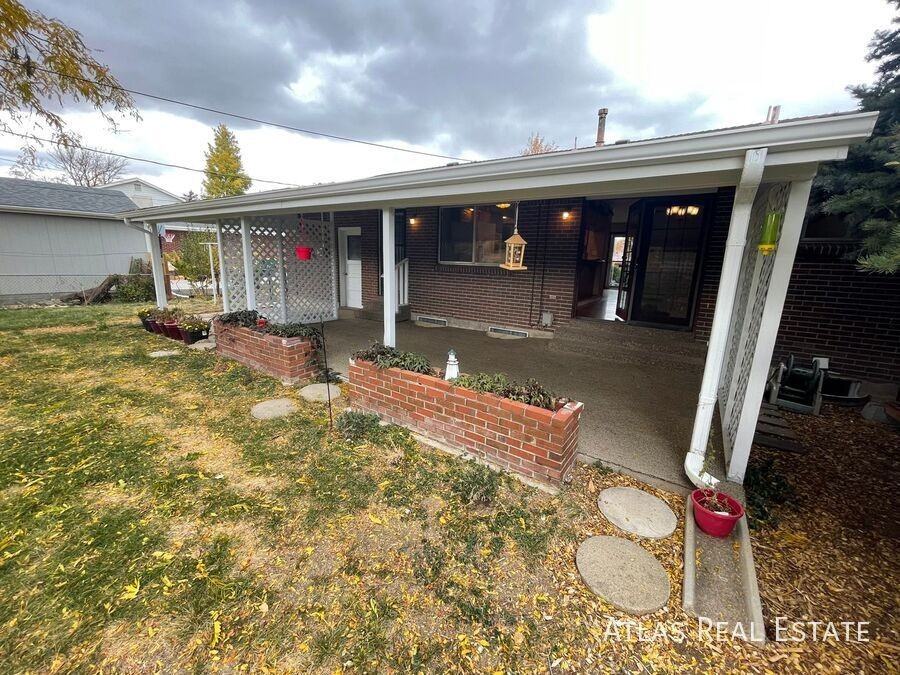 640 E Easter Ave - Photo 6 of 39