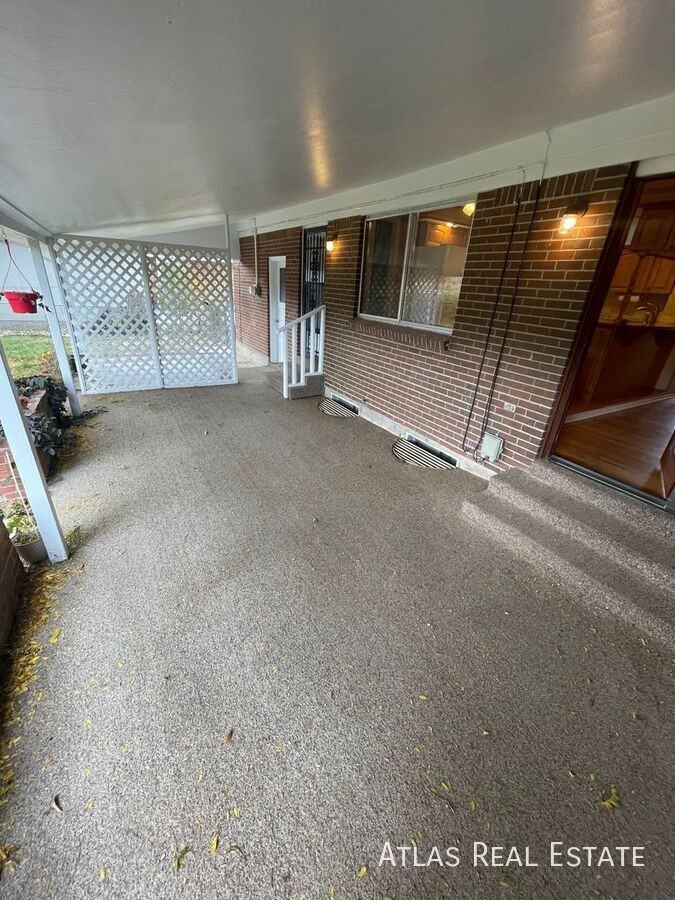 640 E Easter Ave - Photo 7 of 39