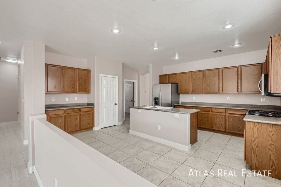 4609 Sergeant Ct - Photo 5 of 19