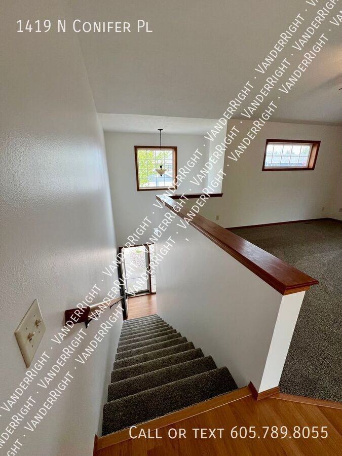1419 N Conifer Pl - Photo 4 of 17