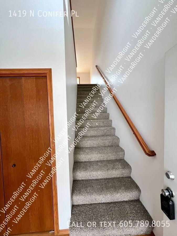 1419 N Conifer Pl - Photo 3 of 17