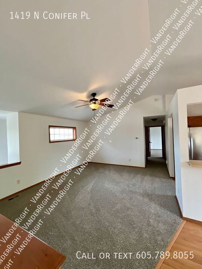 1419 N Conifer Pl - Photo 5 of 17