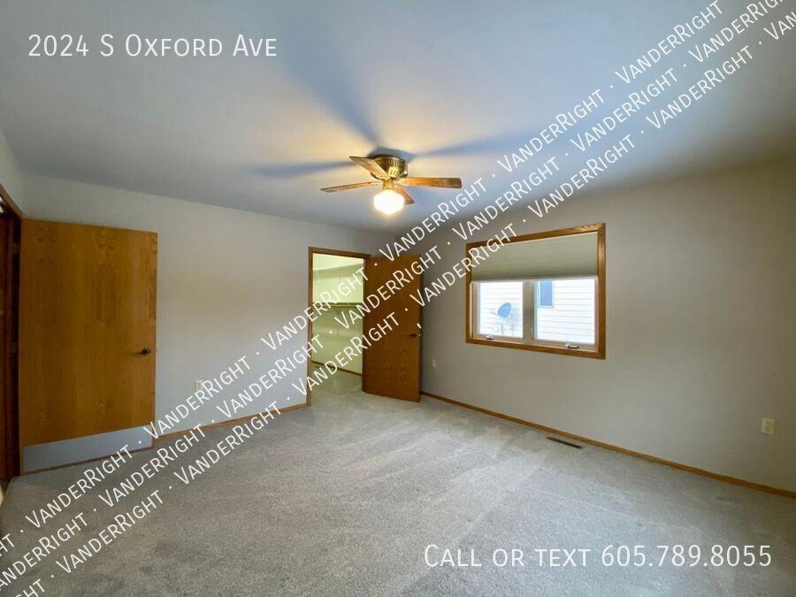 2024 S Oxford Ave - Photo 5 of 19