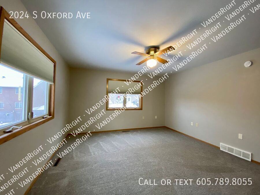 2024 S Oxford Ave - Photo 6 of 19