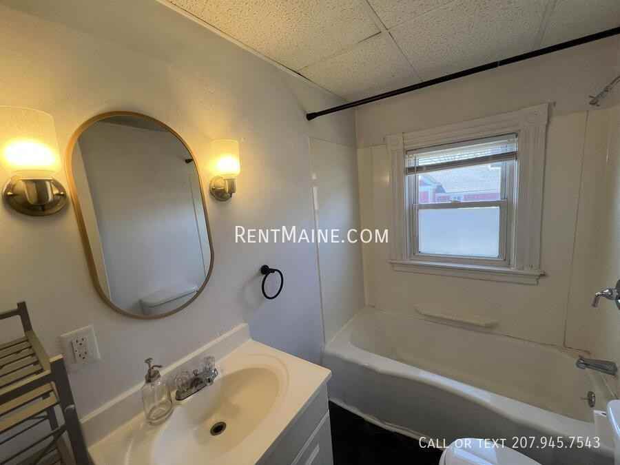 87 Union St #1 - Photo 3 of 8