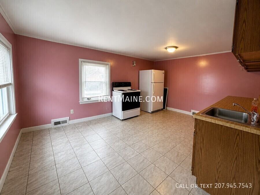142 Pine St #3 - Photo 2 of 10