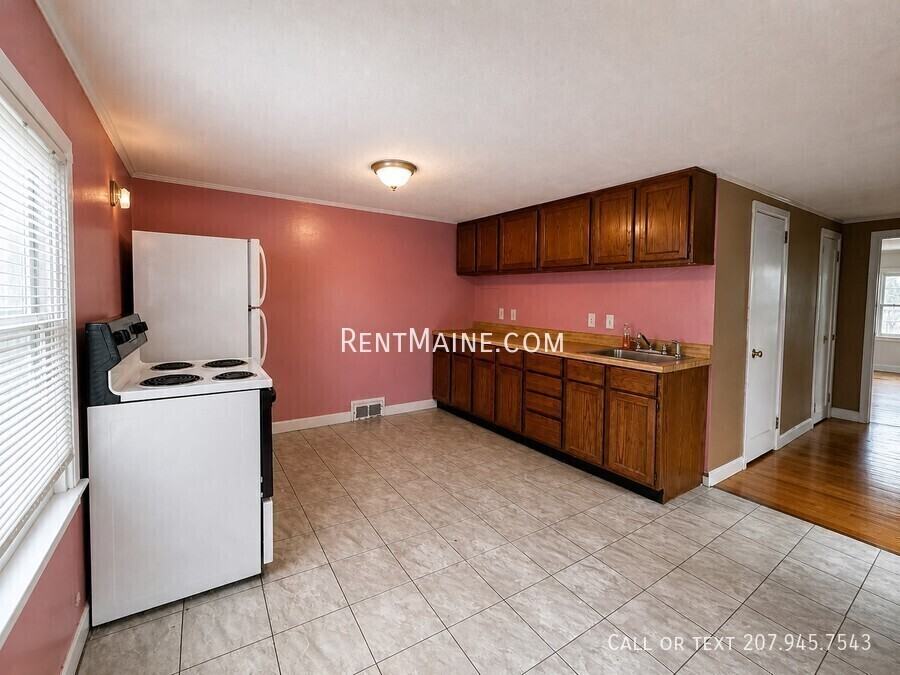 142 Pine St #3 - Photo 3 of 10