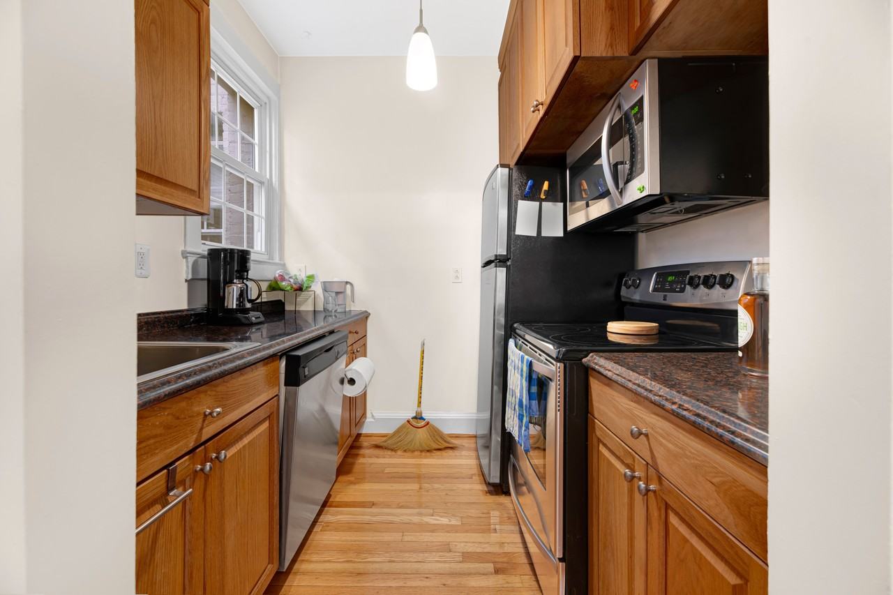 1125 Maryland Ave Ne #10 - Photo 2 of 10