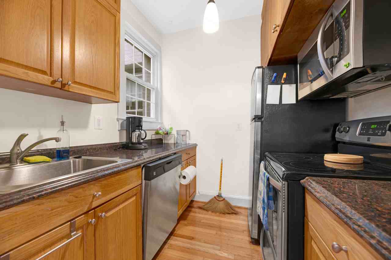 1125 Maryland Ave Ne #10 - Photo 3 of 10