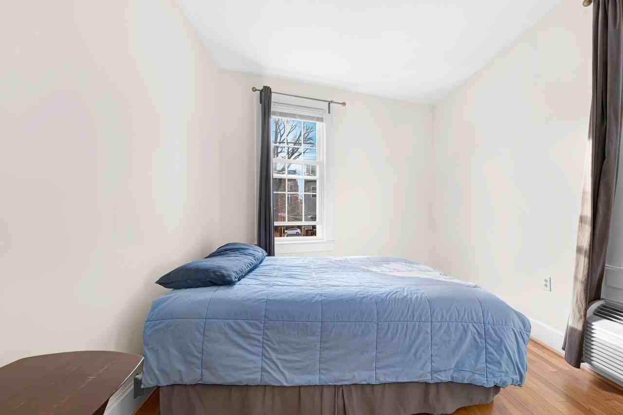 1125 Maryland Ave Ne #10 - Photo 4 of 10