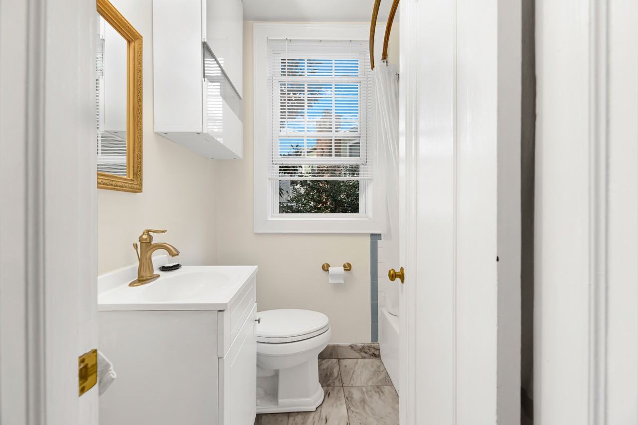 1125 Maryland Ave Ne #10 - Photo 7 of 10