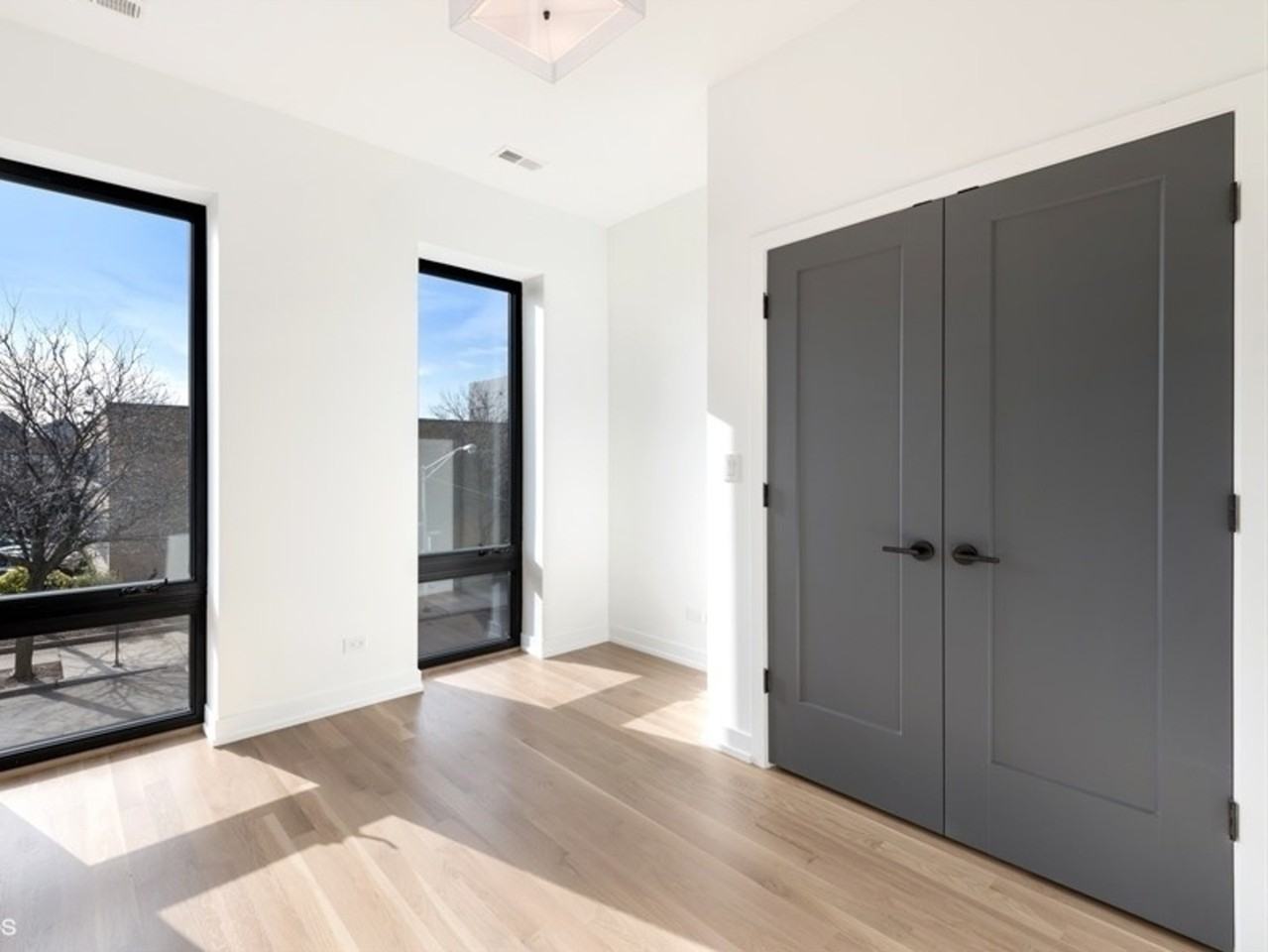 1244 W Huron St #3 - Photo 4 of 8