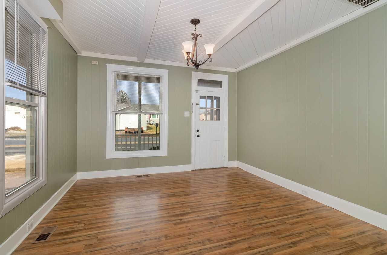 668 Main St - Photo 5 of 26