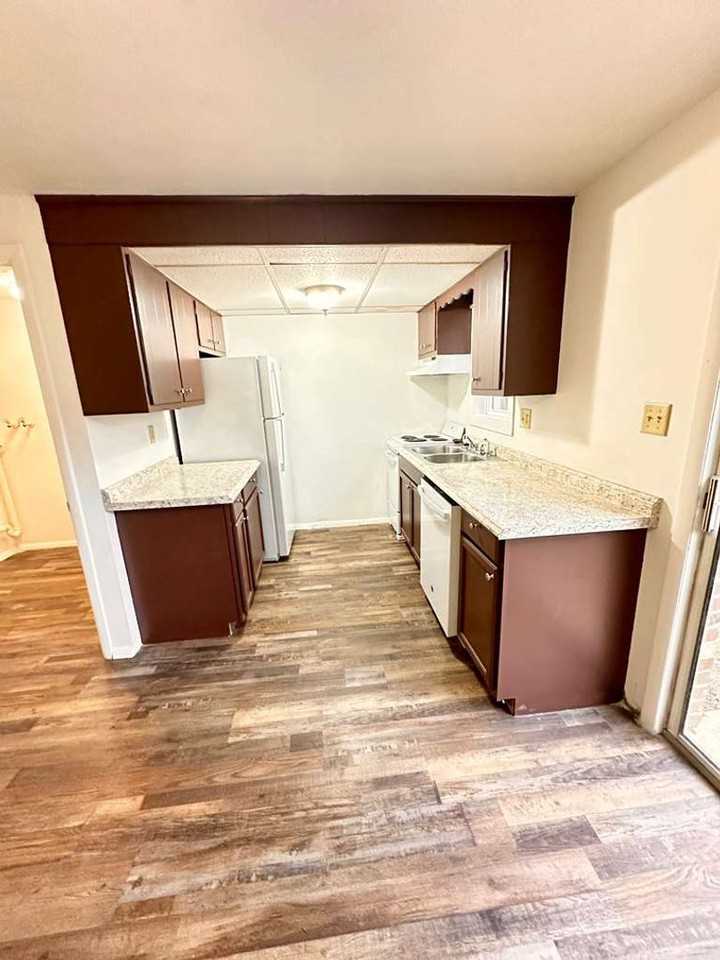 183 Ashford Dr - Photo 4 of 10