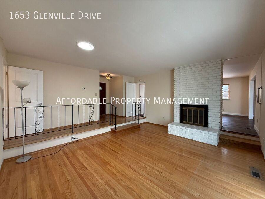 1653 Glenville Dr - Photo 5 of 35