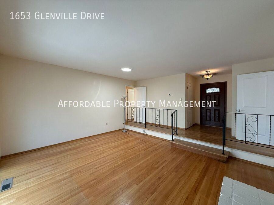 1653 Glenville Dr - Photo 7 of 35