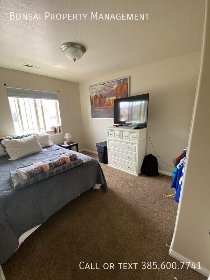 603 E 60 S - Photo 5 of 19
