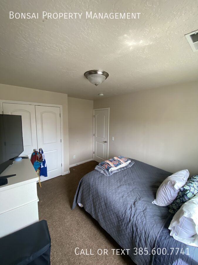603 E 60 S - Photo 6 of 19