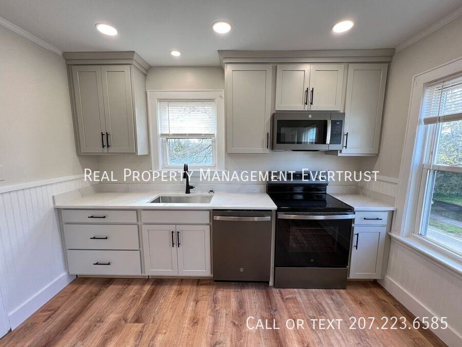 249 Lincoln St - Photo 2 of 15