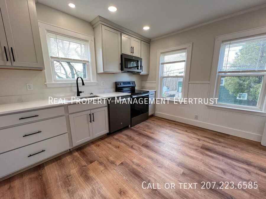 249 Lincoln St - Photo 3 of 15