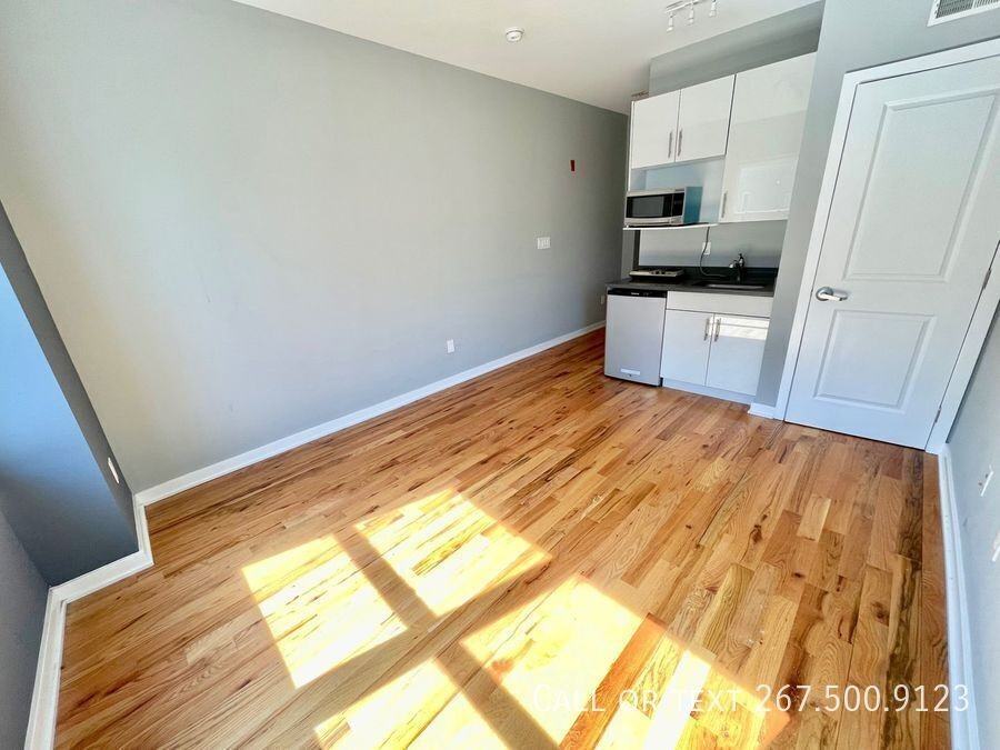 531 N Budd St #2C - Photo 3 of 8