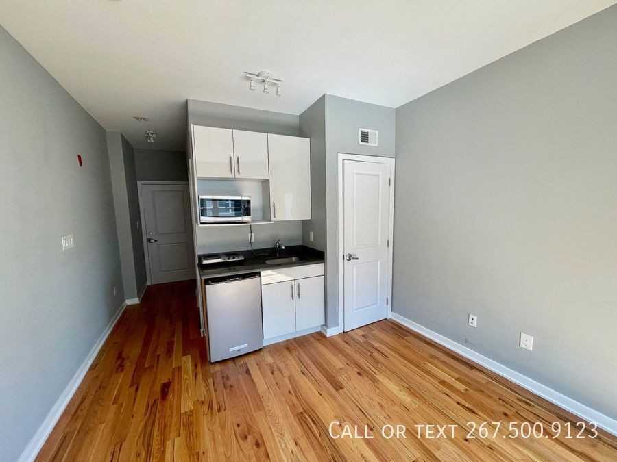 531 N Budd St #2C - Photo 4 of 8