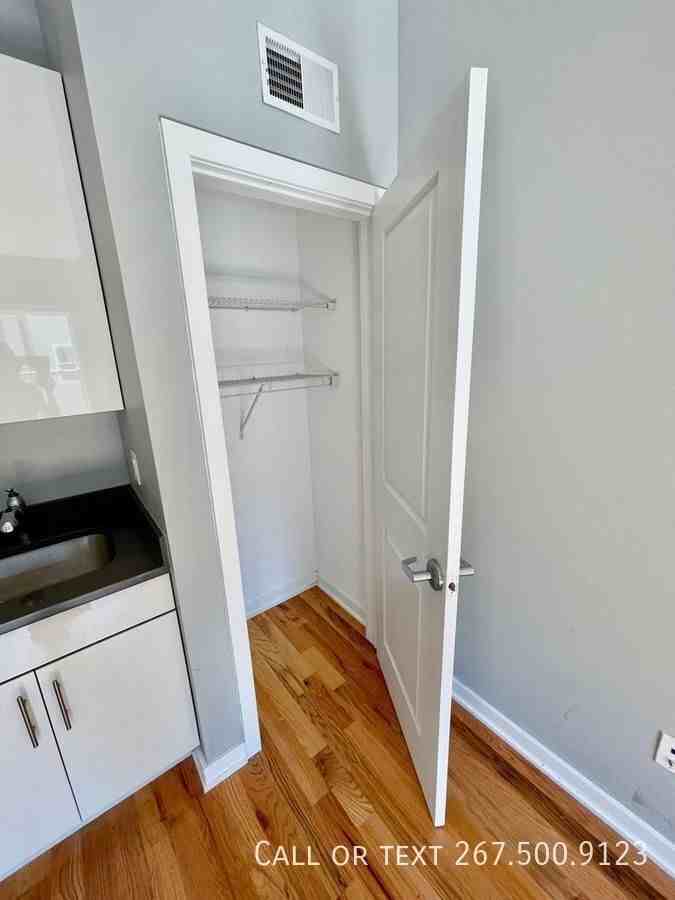 531 N Budd St #2C - Photo 5 of 8