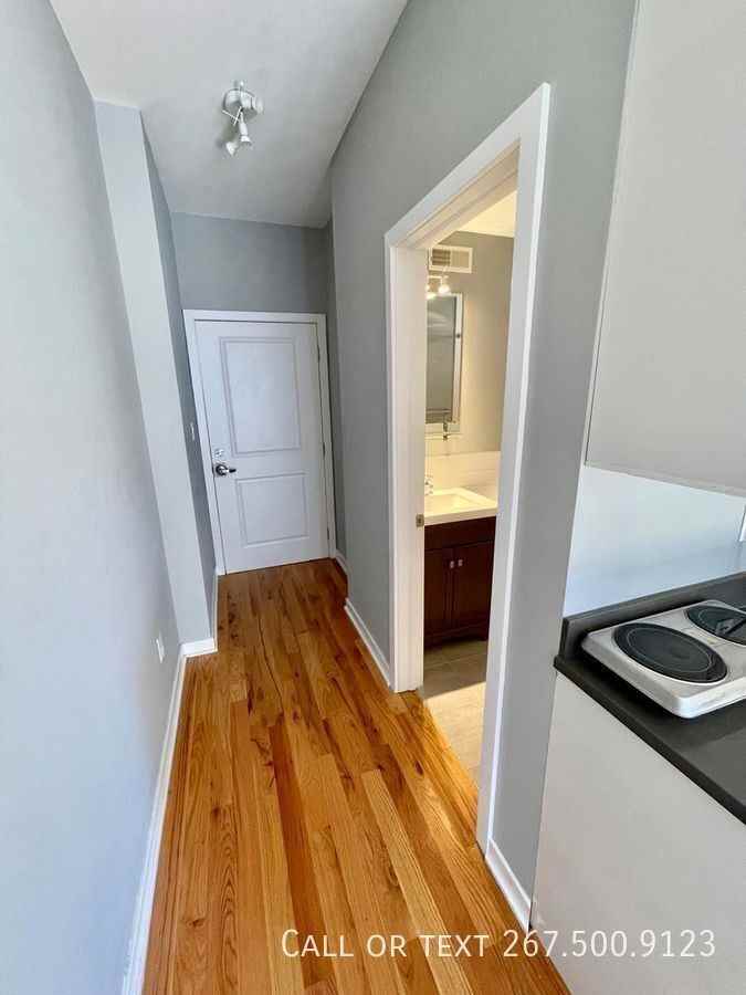 531 N Budd St #2C - Photo 6 of 8