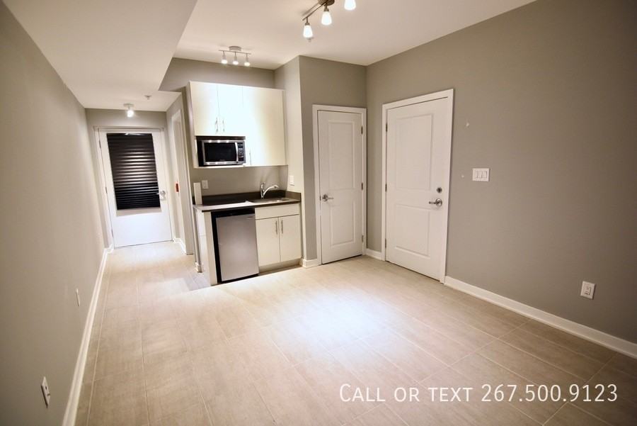 531 N Budd St #3E - Photo 2 of 11