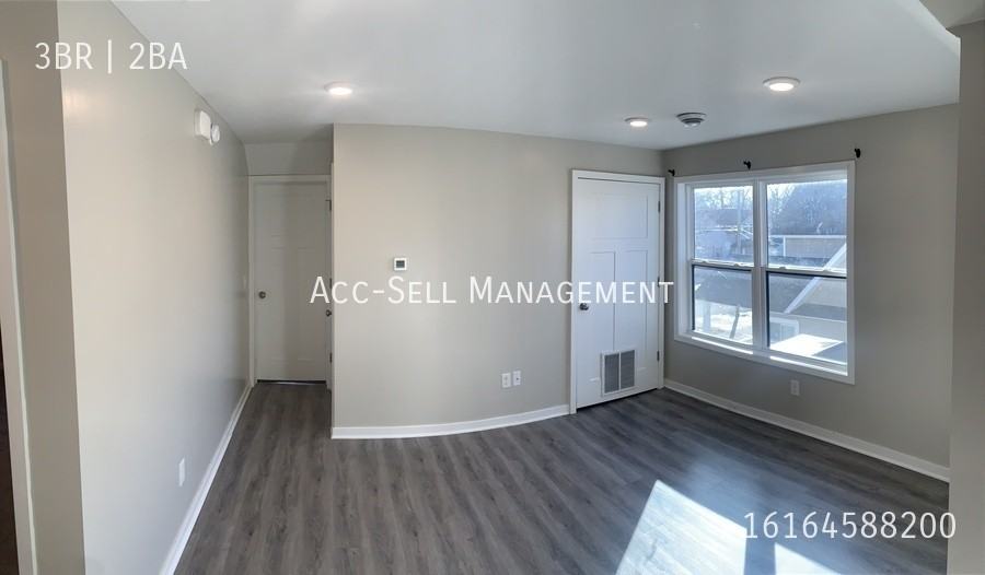 227 Dale St Ne #2 - Photo 5 of 12